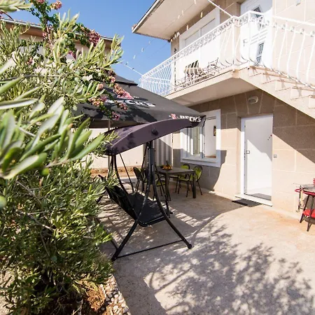 Apartments Ivica - Garden Terrace Slatine Exterior photo