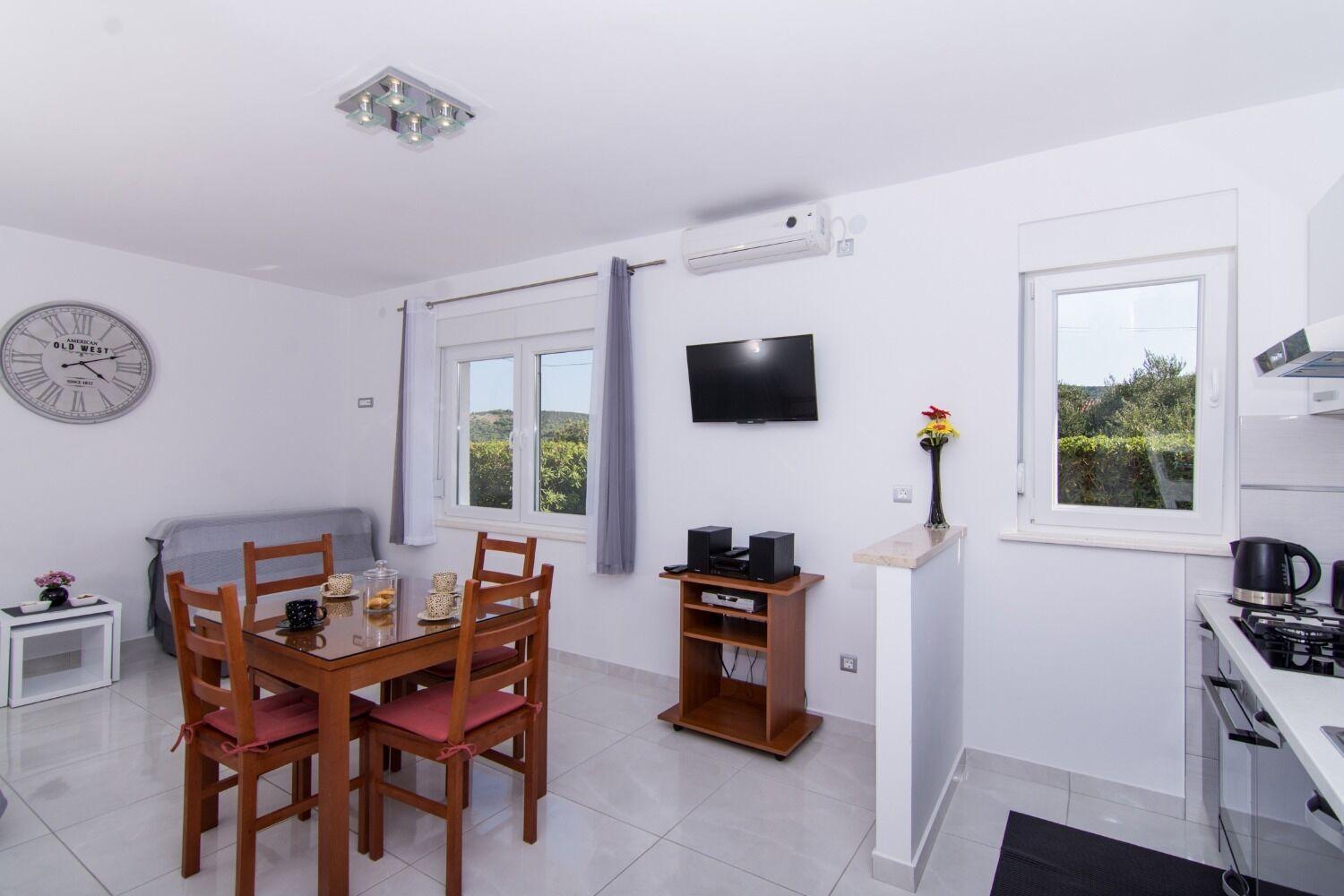 Ivica - Garden Terrace Apartman Slatine